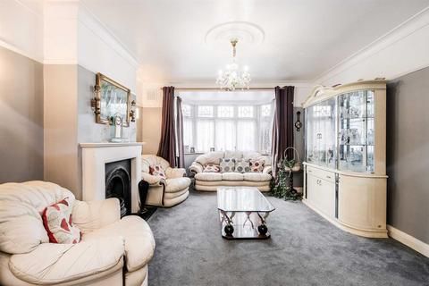 4 bedroom end of terrace house for sale, Shaftesbury Road, North Chingford