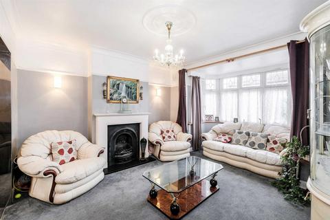 4 bedroom end of terrace house for sale, Shaftesbury Road, North Chingford