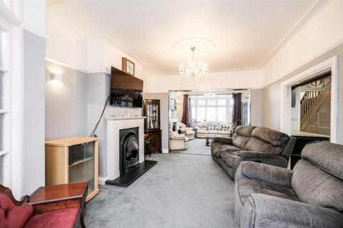 4 bedroom end of terrace house for sale, Shaftesbury Road, North Chingford