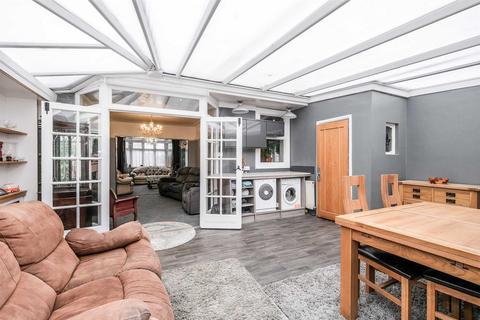 14 Shaftesbury Road, Chingford, London, E4 7BW