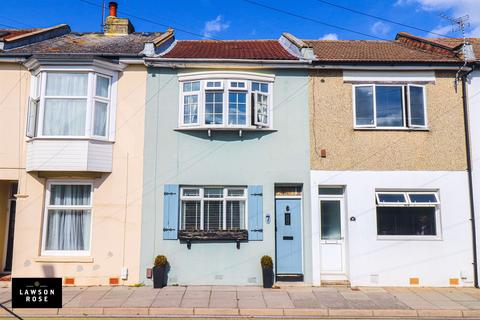 2 bedroom terraced house to rent, St Georges Road, PO4