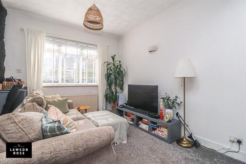 2 bedroom terraced house to rent, St Georges Road, PO4