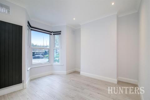 4 bedroom terraced house to rent, Bellefield Road, London, SW9 9UQ