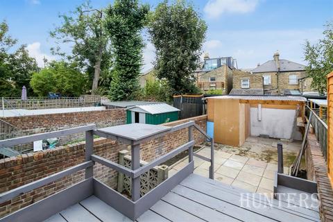 4 bedroom terraced house to rent, Bellefield Road, London, SW9 9UQ