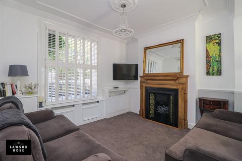 3 bedroom end of terrace house to rent, Netley Place