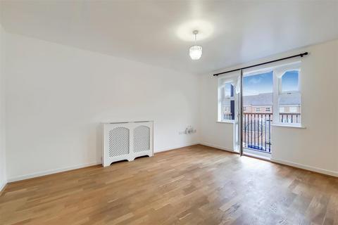 2 bedroom flat to rent, Coppetts Road, London N10