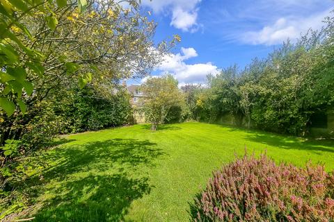 2 bedroom semi-detached bungalow to rent, Almsford Oval, Harrogate, HG2