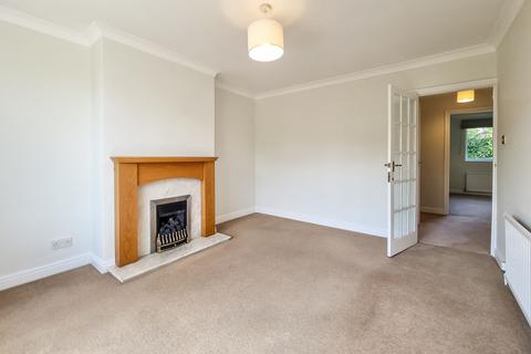 2 bedroom semi-detached bungalow to rent, Almsford Oval, Harrogate, HG2