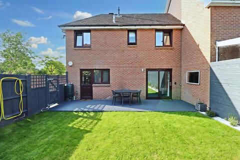 3 bedroom end of terrace house for sale, Mosse Gardens, Chichester PO19