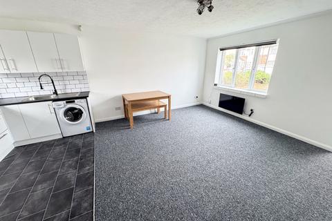 2 bedroom end of terrace house to rent, Hounslow TW5