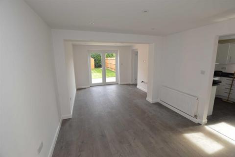 2 bedroom apartment to rent, Barton Way, Croxley Green