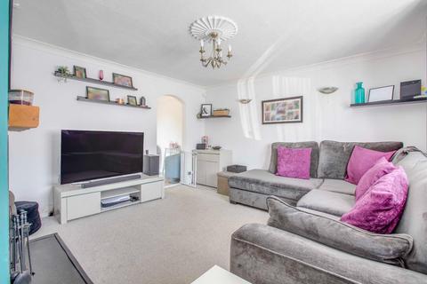 22 Charsley Close, Little Chalfont, Amersham, HP6 6QQ