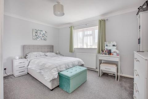 22 Charsley Close, Little Chalfont, Amersham, HP6 6QQ