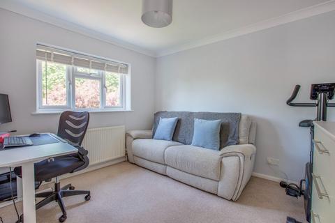 22 Charsley Close, Little Chalfont, Amersham, HP6 6QQ