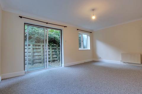 2 bedroom flat for sale, Great Heathmead, Stamford House Great Heathmead, RH16