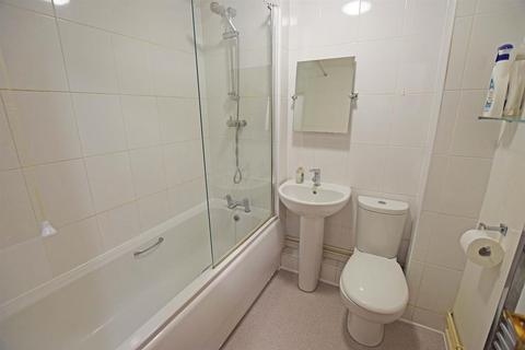 1 bedroom flat to rent, Meresborough Road, RAINHAM