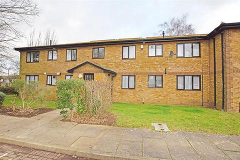 1 bedroom flat to rent, Meresborough Road, RAINHAM