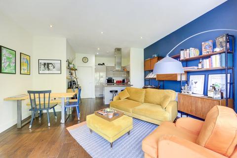 2 bedroom flat for sale, Desvignes Drive, Hither Green , London, SE13