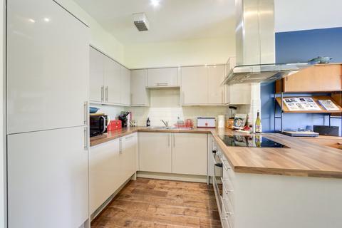 2 bedroom flat for sale, Desvignes Drive, Hither Green , London, SE13