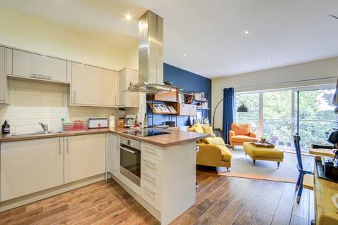 2 bedroom flat for sale, Desvignes Drive, Hither Green , London, SE13