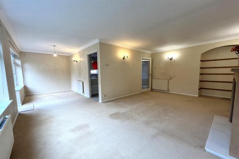 2 bedroom bungalow for sale, Silvercliffe Gardens, New Barnet, EN4