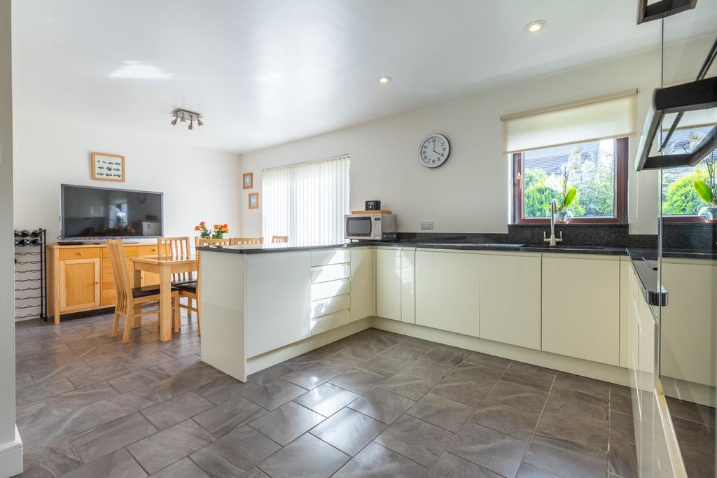 Kitchen featuring a Dining area