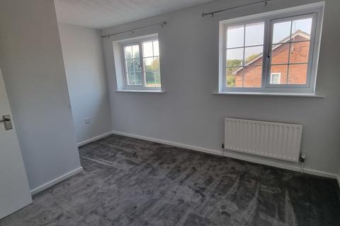 2 bedroom terraced house to rent, Woodman Mead