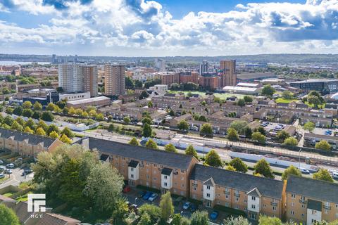 2 bedroom apartment for sale, Vellacott Close, Lloyd George Avenue