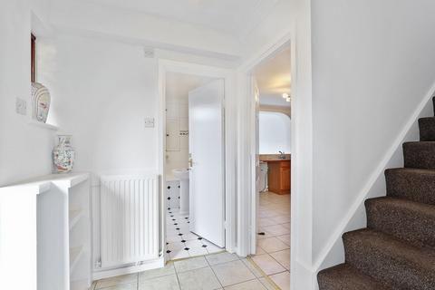8 Pulteney Gardens, London, E18 1PU
