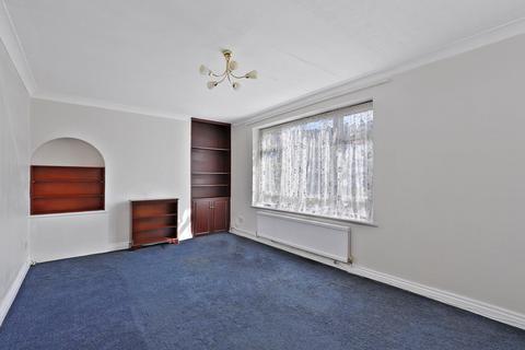 8 Pulteney Gardens, London, E18 1PU