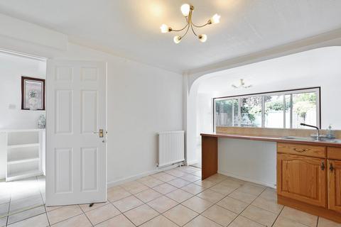 8 Pulteney Gardens, London, E18 1PU