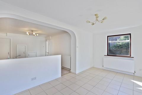 8 Pulteney Gardens, London, E18 1PU