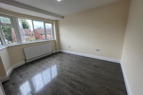 6 bedroom semi-detached house to rent, Maple Road, Hayes