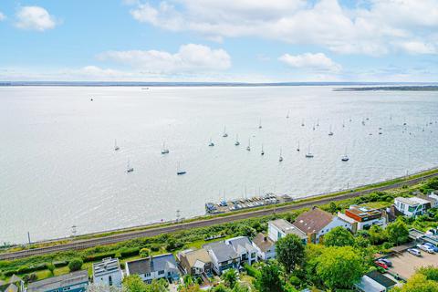 2 bedroom penthouse for sale, Grand Parade, Leigh-on-Sea