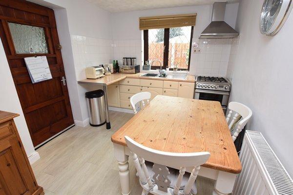 Breakfast/kitchen