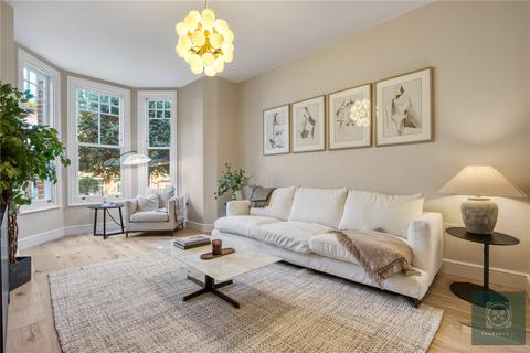7 Holmbury View, London, E5 9EG