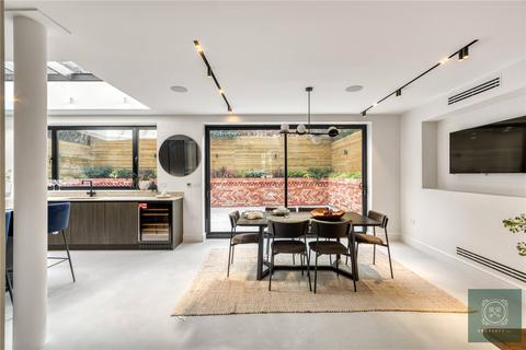 7 Holmbury View, London, E5 9EG