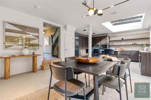 7 Holmbury View, London, E5 9EG