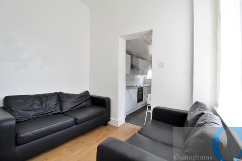 5 bedroom terraced house to rent, Hollydale Road, London SE15