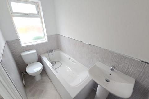 2 bedroom terraced house to rent, Alexandra Road, Ashington