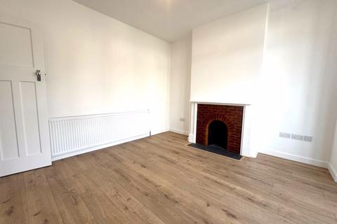 3 bedroom terraced house to rent, Salisbury Avenue, Barking