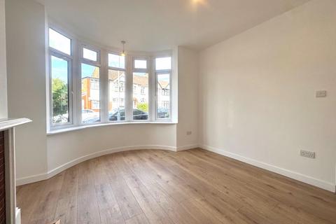 3 bedroom terraced house to rent, Salisbury Avenue, Barking