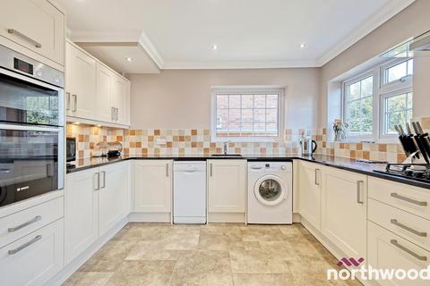10 Stuart Close, Chelmsford, CM2 7AR