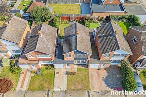 10 Stuart Close, Chelmsford, CM2 7AR