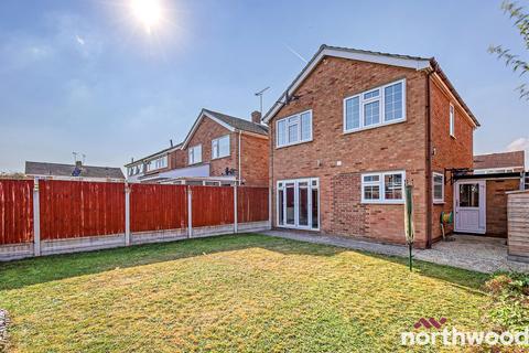 10 Stuart Close, Chelmsford, CM2 7AR