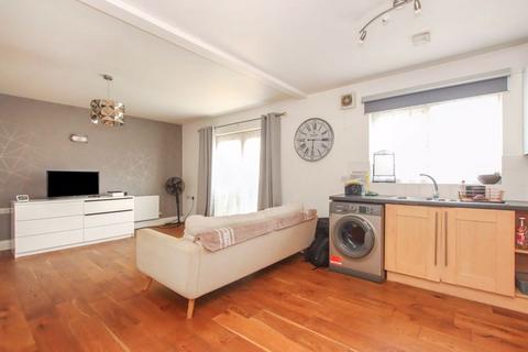 2 bedroom apartment for sale, Gilroy Road, Hemel Hempstead