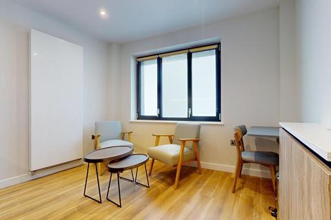 Studio to rent, College Road