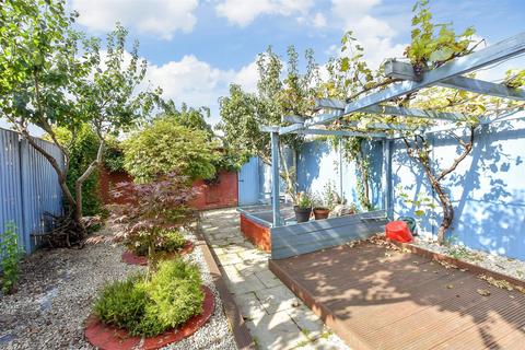 8 Admiral Road, Crawley, RH11 8DS