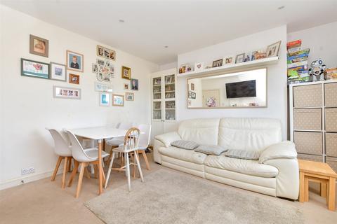 2 bedroom apartment for sale, Cotmandene, Dorking, Surrey