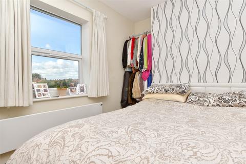 2 bedroom apartment for sale, Cotmandene, Dorking, Surrey